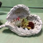 ネルソルで多肉植物の寄せ植え作り。天使の羽ハンギングタブロー